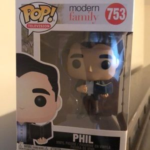 Modern Family (Phil) never open